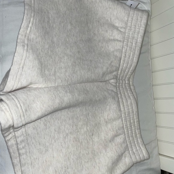 BNWT TNA sweat shorts - Picture 5 of 6